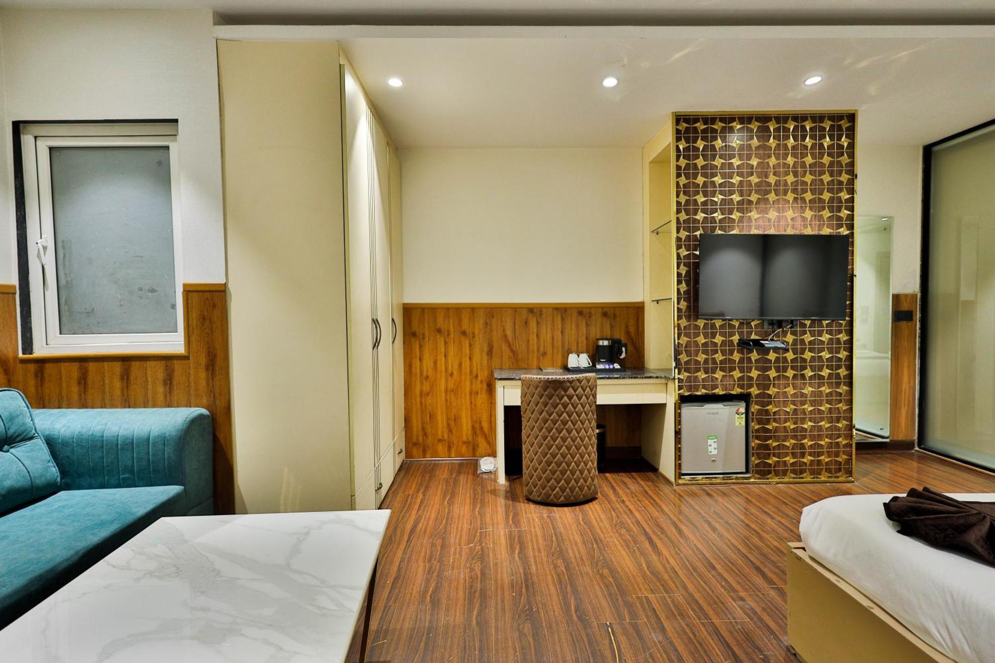 Clay Inn Hotels, Paschim Vihar Delhi Zewnętrze zdjęcie