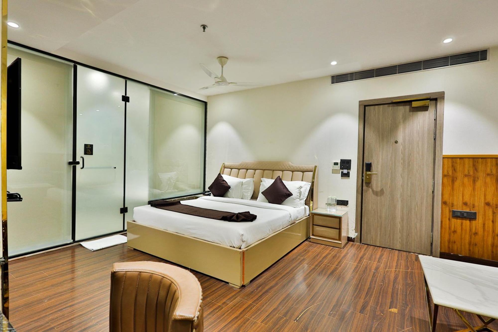 Clay Inn Hotels, Paschim Vihar Delhi Zewnętrze zdjęcie
