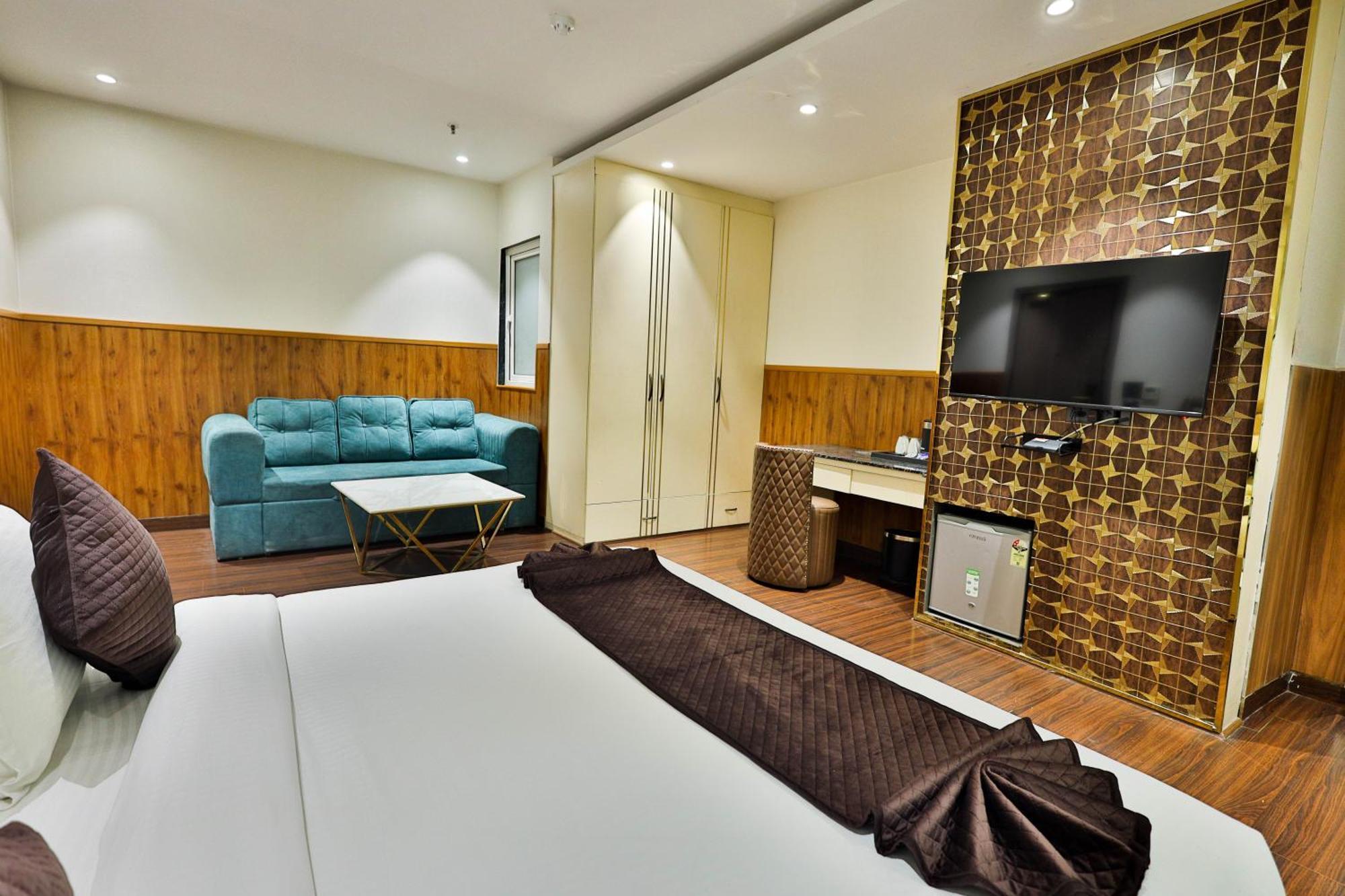 Clay Inn Hotels, Paschim Vihar Delhi Zewnętrze zdjęcie
