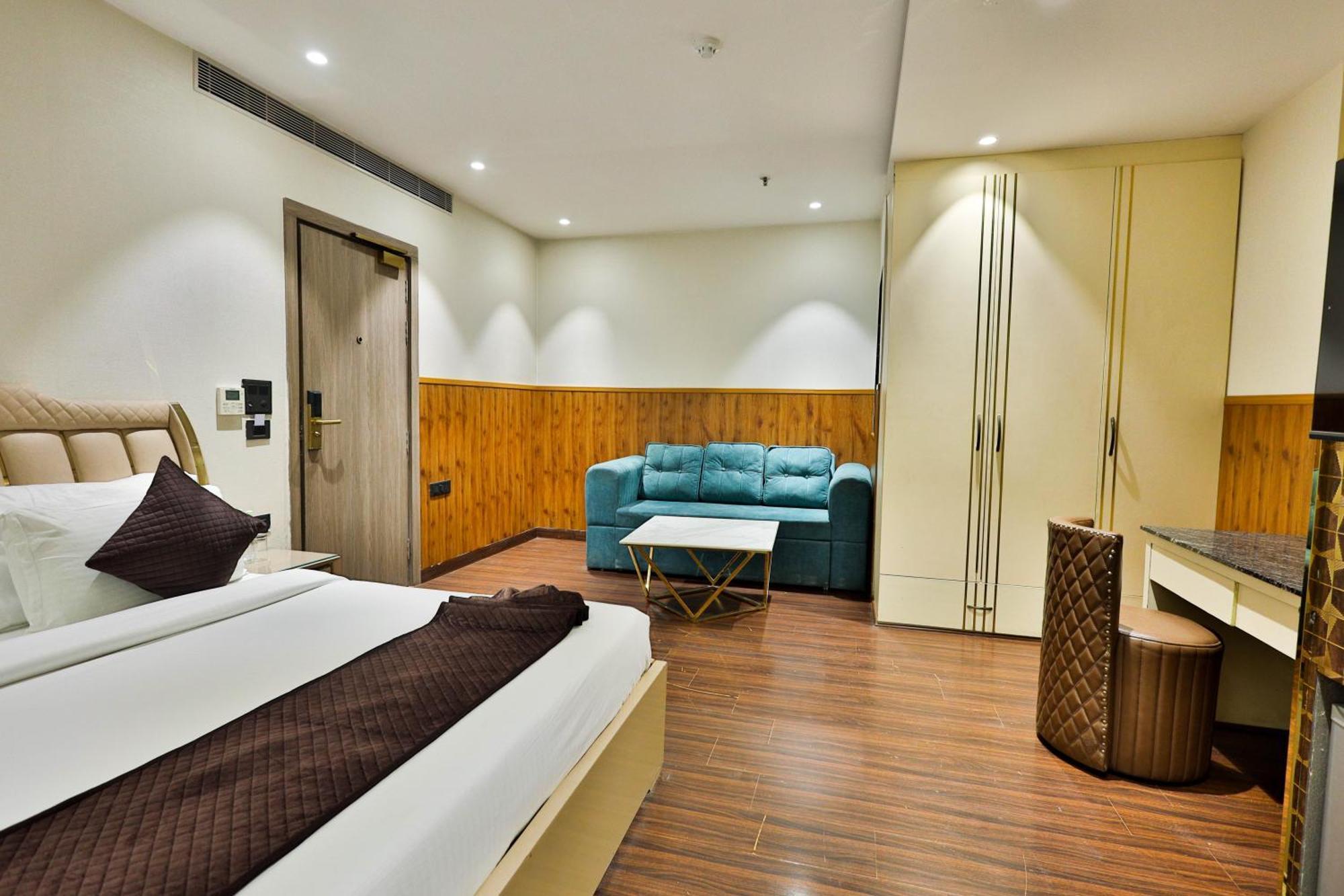 Clay Inn Hotels, Paschim Vihar Delhi Zewnętrze zdjęcie