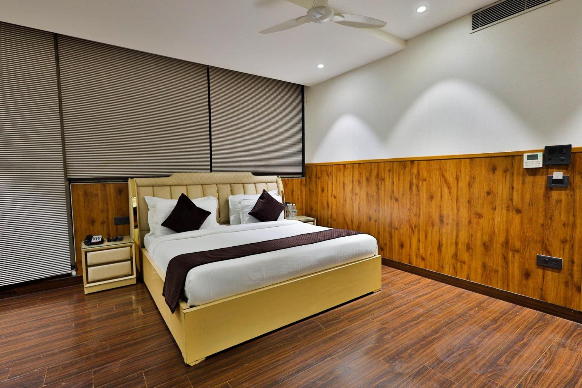 Clay Inn Hotels, Paschim Vihar Delhi Zewnętrze zdjęcie