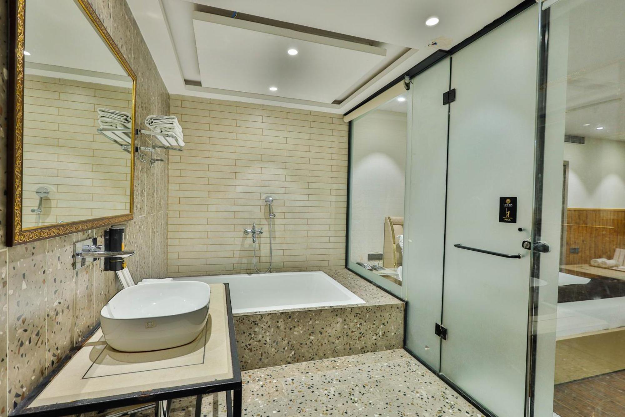 Clay Inn Hotels, Paschim Vihar Delhi Zewnętrze zdjęcie