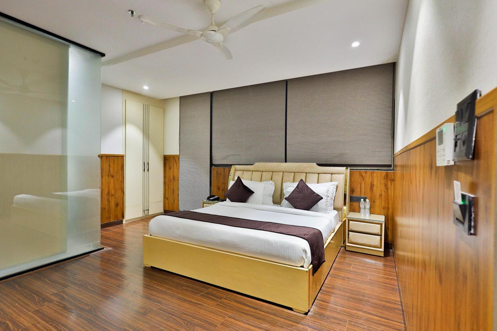Clay Inn Hotels, Paschim Vihar Delhi Zewnętrze zdjęcie